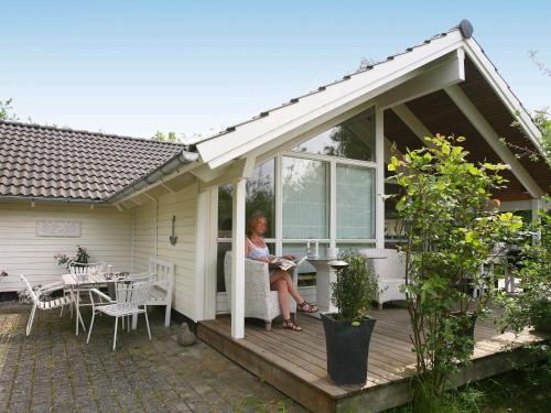 6 person holiday home in Dronningmølle-By Traum