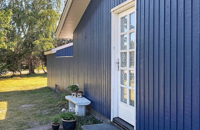 Hermosa casa de vacaciones en Rødby con terraza cubierta