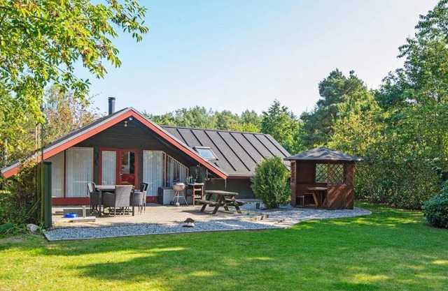 6 person holiday home in Fårvang