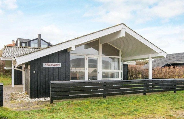 6 person holiday home in Henne