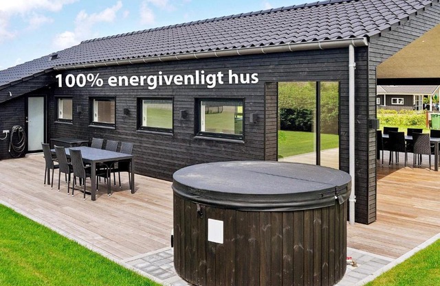 6 person holiday home in Lemvig-By Traum