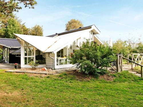 6 person holiday home in Oksbøl