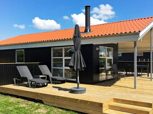 6 person holiday home in Rønde-By Traum