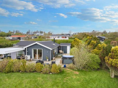 6 person holiday home in Struer-By Traum