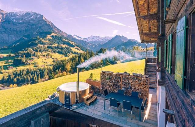 6 person vacation apartment with hot tub in the mountains