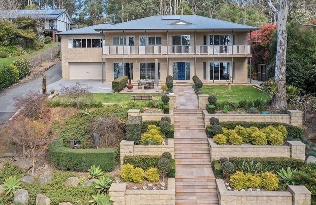 6 Star eco home with spectacular view.