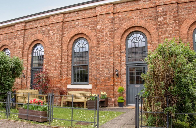 6 THE ENGINE SHED, family friendly, with a garden in Shrewsbury