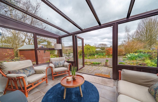 6 The Mews - Cosy Cottage for two + dogs