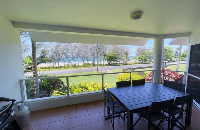 6 Ulysses -Spacious Beachfront Apartment