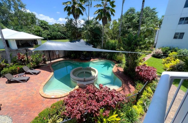 6 Ulysses - Spacious Beachfront Apartment