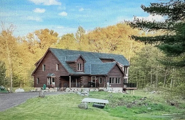 6000 sqft Log Cabin - Nestled on 53 acres -ski out access. 10 min from the lake!