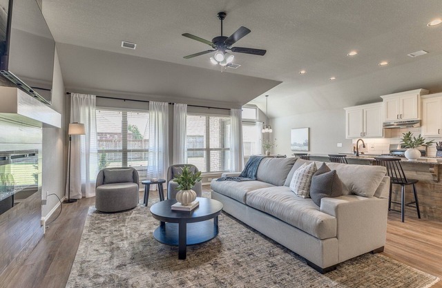 6017 Cozy Corner - Great Location!
