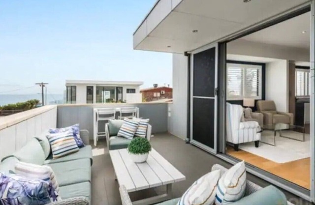 60M to the beach 2-bedroom house with Ocean view