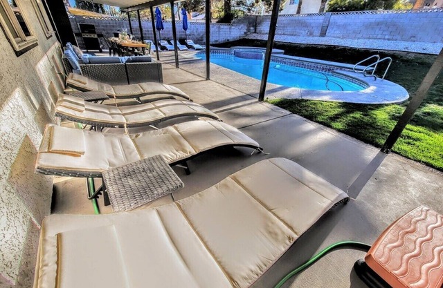 #62 Monthly Extended Stay w/Outdoor Pool/Spa/Garag