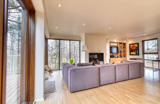 #622 Must See! Gorgeous House in Wooded Area