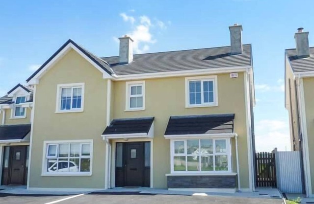 63 MOININ, family friendly, with a garden in Kilkee, County Clare