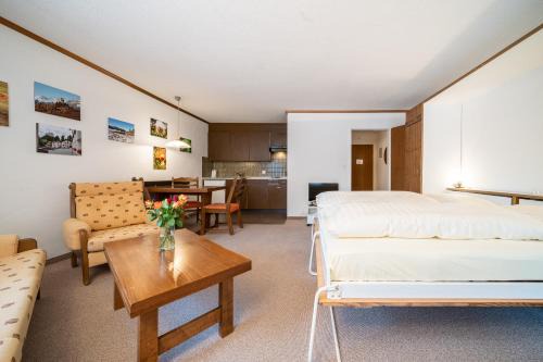 6304 Preislich attraktives Studio mit Suedbalkon am Wanderweg