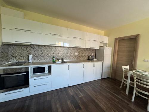 63rd Luxury Two Bedroom Apartment