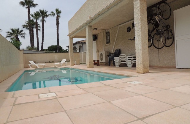 65m² air-conditioned apartment with swimming pool in quiet residence