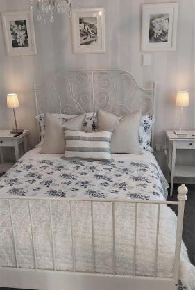 66 Chaucer B&B with Complimentary Breakfast