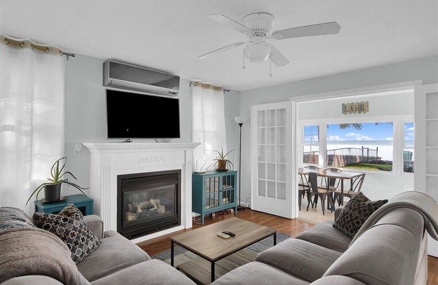 681 Beach House - Private Beache, YQG wineries, peaceful cottage life