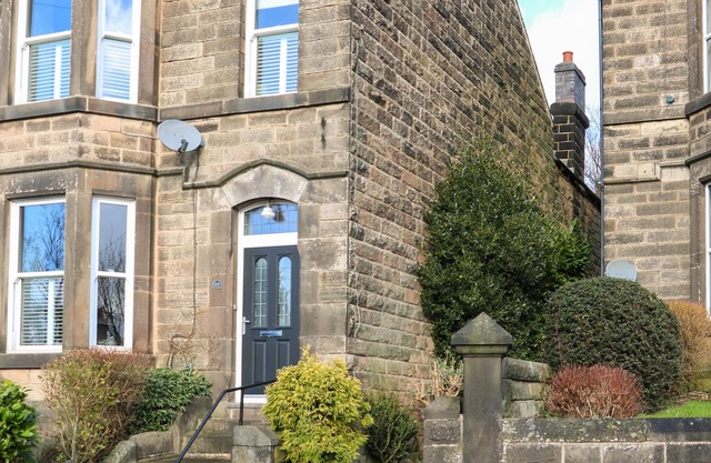 69 WELLINGTON STREET, pet friendly, with a garden in Matlock
