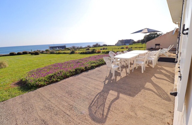 697-Villa Hent Kost 100m from the sea