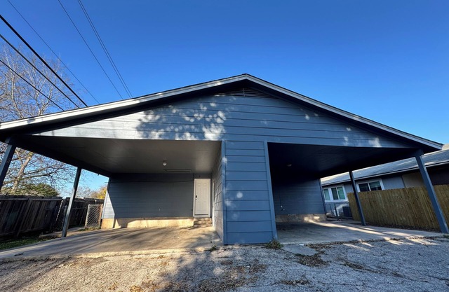 6B4B Southeast Austin Duplex , Max 16ppl, Near SoCo, McKinney