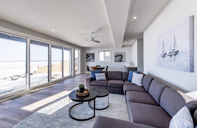 ¡Casa de playa nueva de 6 habitaciones y 5 baños en Tiny! ¡Exposición Oeste!