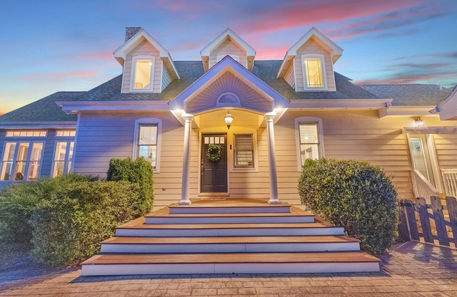 6BR/4.5BR Retreat: Views, Pool, HotTub, Sauna & Game-room
