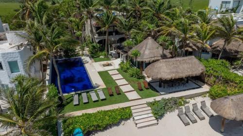6BR Exclusive Beachfront Villa w/Pool in Tulum