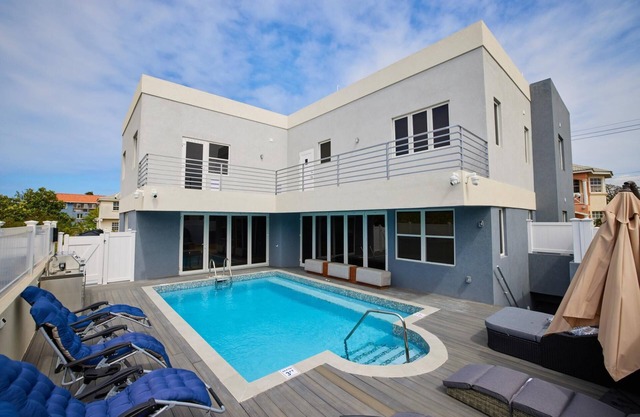 6BR Gated Villa near Beach w/ Private Pool-KHVilla