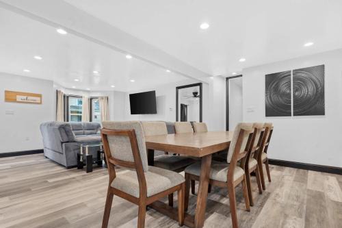 6BR Homes Perfect for Large Groups & Families Near Niagara Falls Attractions