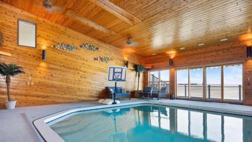 6BR Houghton Lake House with Indoor Pool, Hot Tub and Golf Simulator