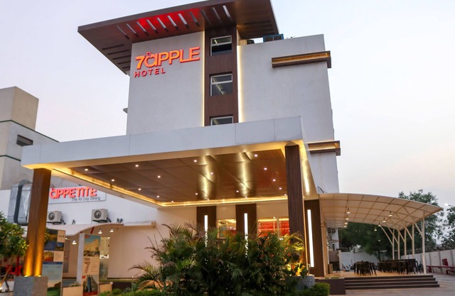 7 Apple Hotel Vadodara