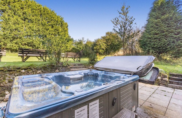 7 bedroom accommodation in Dunterton, near Tavistock