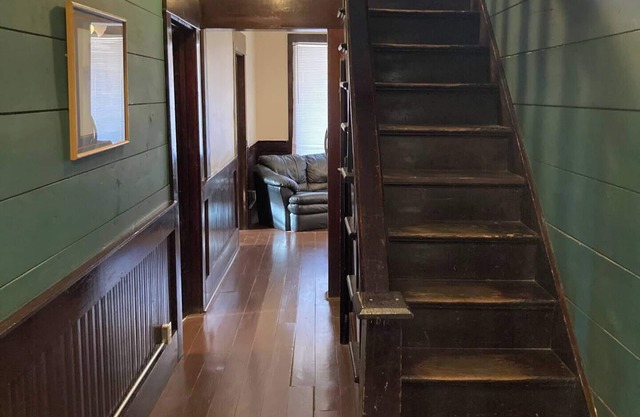 7-bedroom bed & breakfast inHollis with WiFi, AC