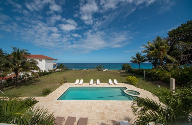 Villa de 7 dormitorios frente al mar con piscina, increíbles vistas al mar, amigable para los huéspedes