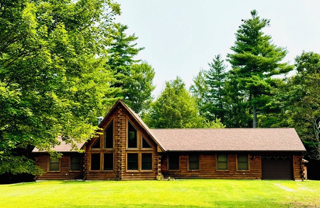7 Beds home near Lake Placid-New Remodel! AC, Hot Tub, Fireplace, Ski & Hiking!
