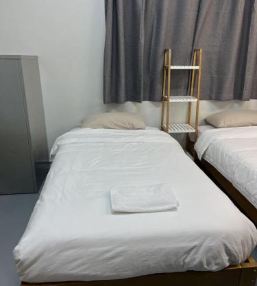 7 Beds Including 2 Double Beds, 3 Single Beds, 2 Sofa Beds Serviced Studio, Suite 8