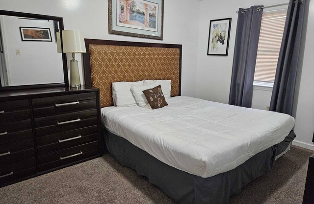 7 BR Secluded Compound-Abundant Parking-Minutes from Downtown & Airport.