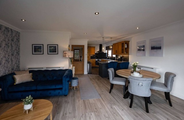 7 Canalside Apartment