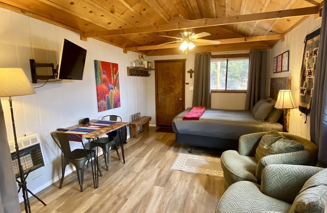 #7 Casita Amore at the Catwalk, Secluded Cabin for Two