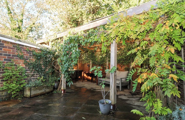 7 Daltons Place