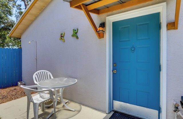 7 Mi to Beach: Pinellas Park Studio w/ Patio
