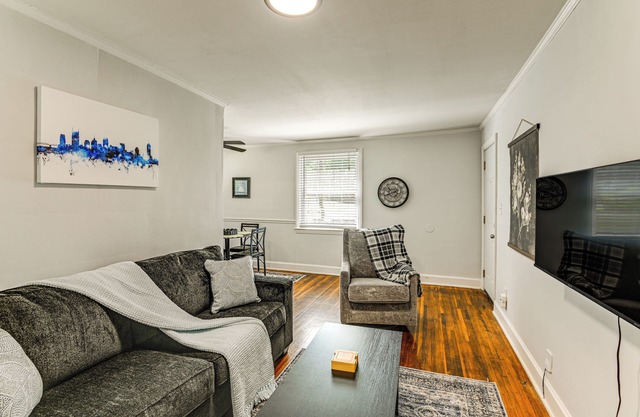 7 Mi to Dtwn: Apt w/ Spacious Yard in Nashville