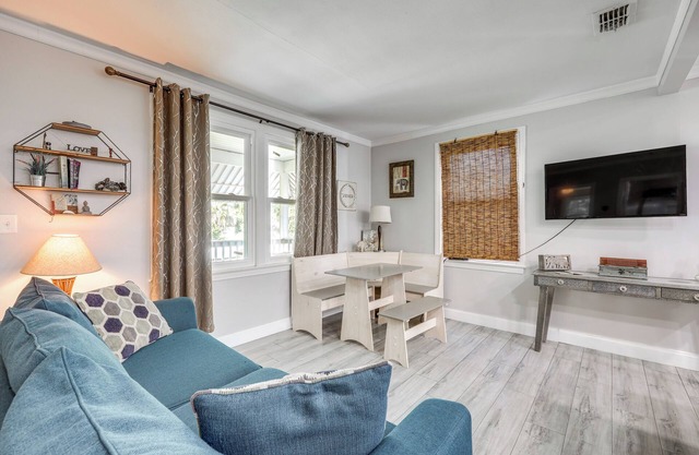 7 Mi to Dtwn: Pet-Friendly Jacksonville Home!