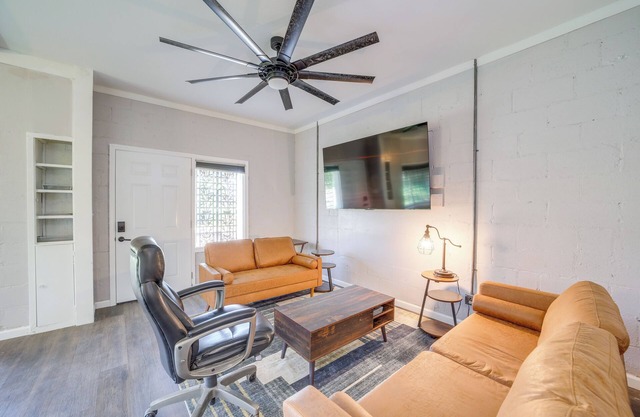 7 Mi to Dtwn Tulsa: Dog-Friendly Home w/ Yard
