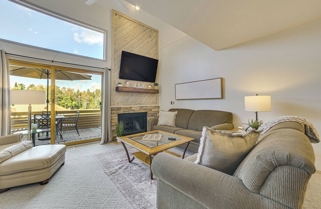 7 Mi to Dwtn - Family Condo in Harbor Springs!