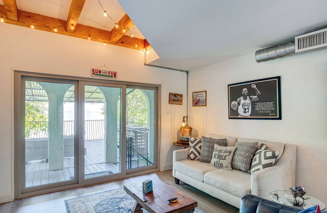 7 Mi to Winery: Lakefront Rockwall Home w/ Deck